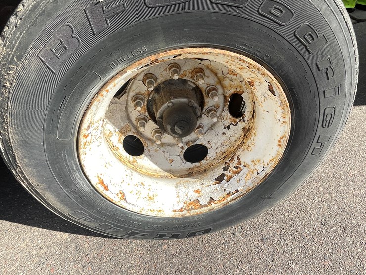 1996-utility-53'-image-51