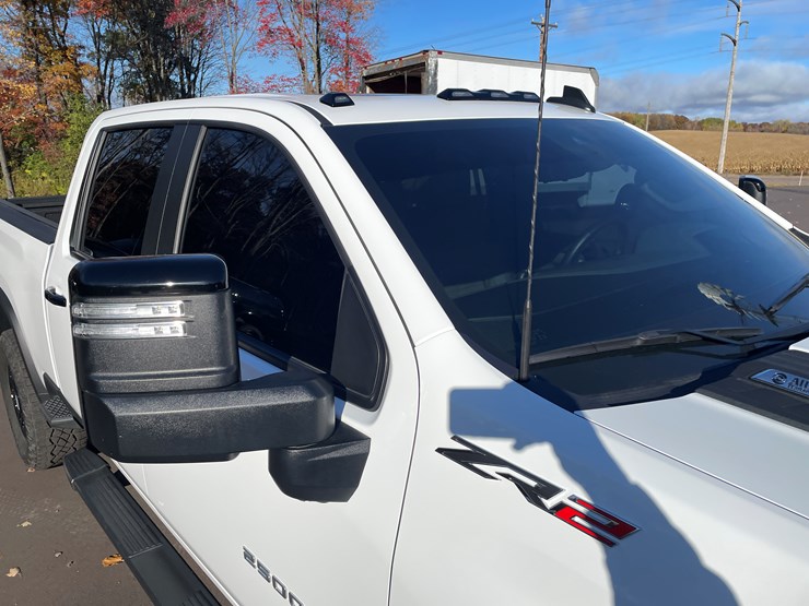 2025-chevrolet-silverado-image-46