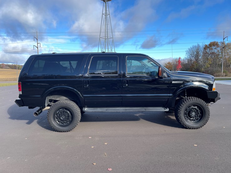 2004-ford-excursion-limited-image-4
