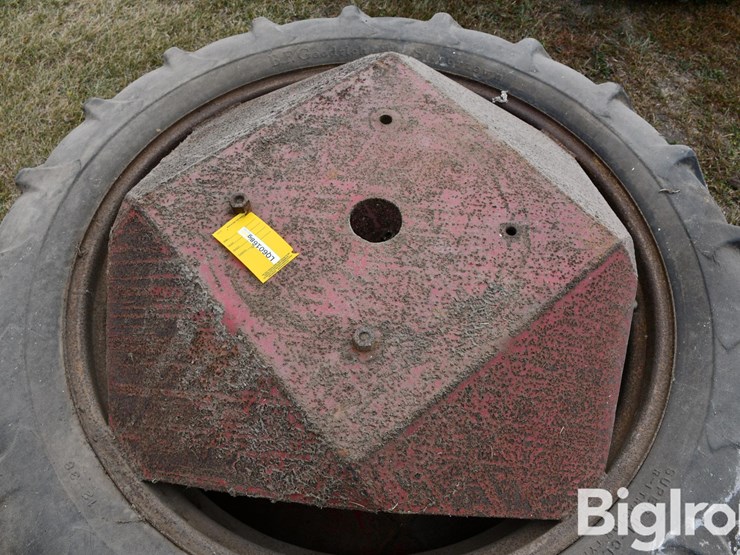 b.f,-goodrich-silvertown-12-38-tires-on-4-bolt-rims-image-9