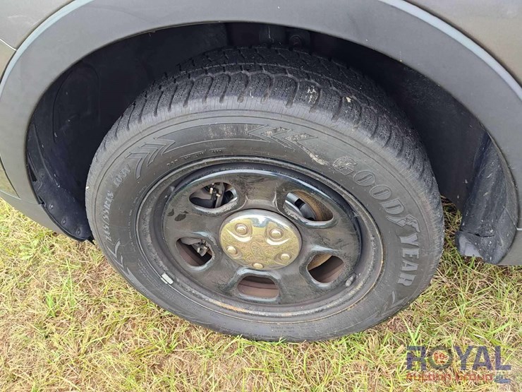 2016-ford-explorer-image-21