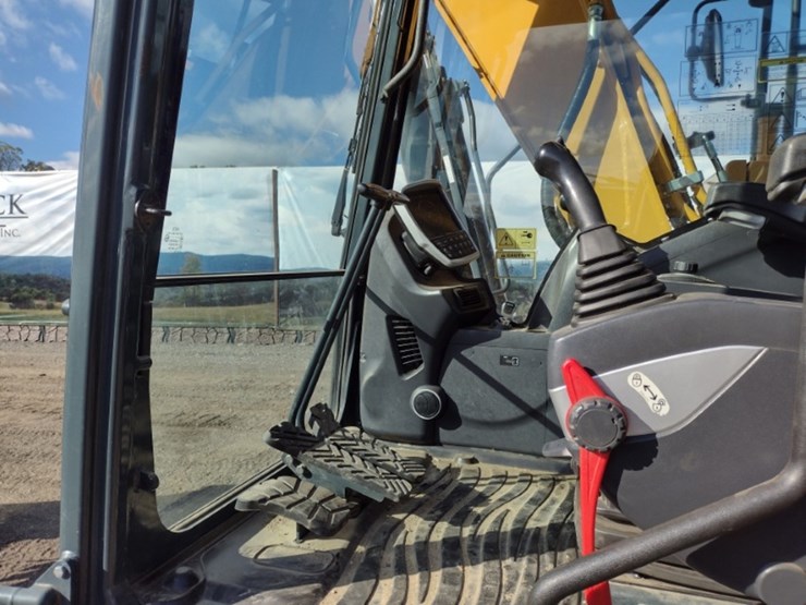 hyundai-hx140-lc-image-11