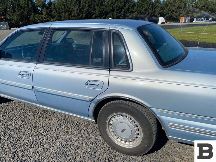 1991-lincoln-continental-sedan-image-12