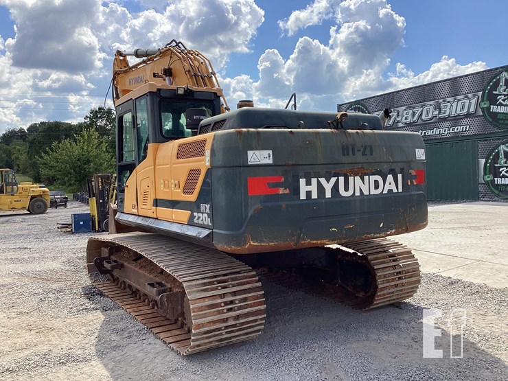 2021-hyundai-hx220l-image-3