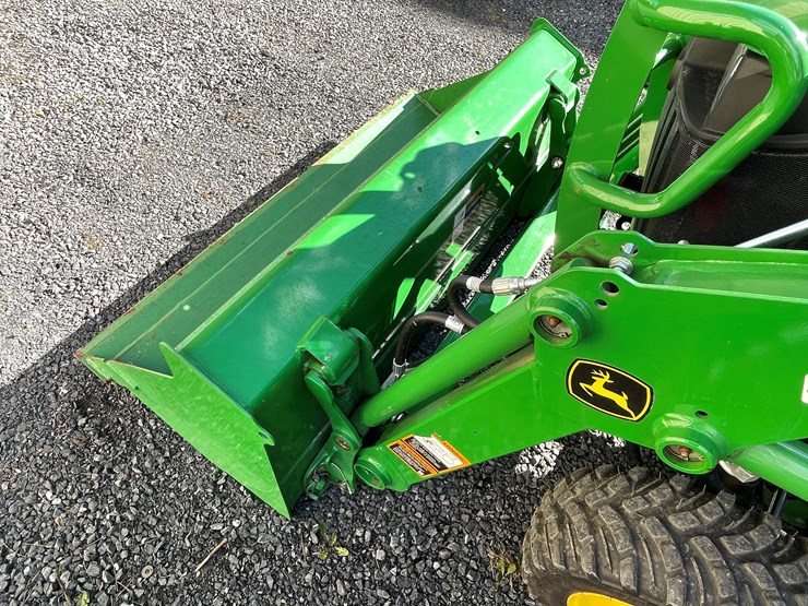 2024-john-deere-1025r-image-11