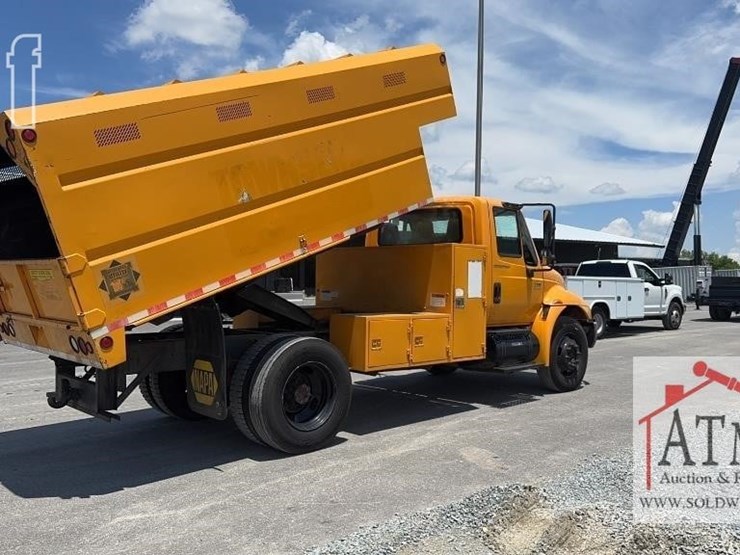 2004-international-durastar-4200-image-3