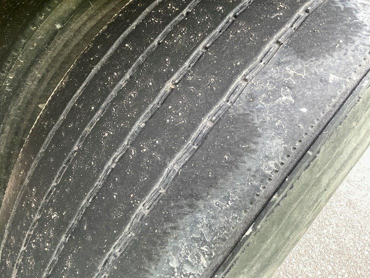 1996-utility-53'-image-32