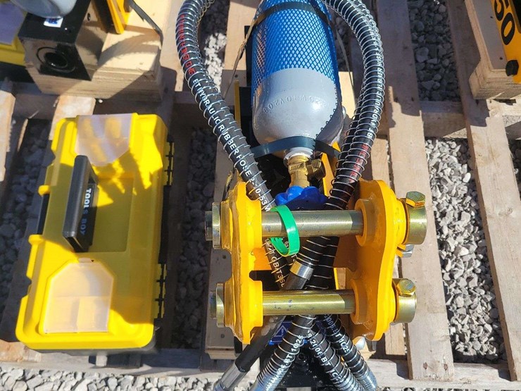 hydraulic-breaker-for-mini-excavator.-image-2