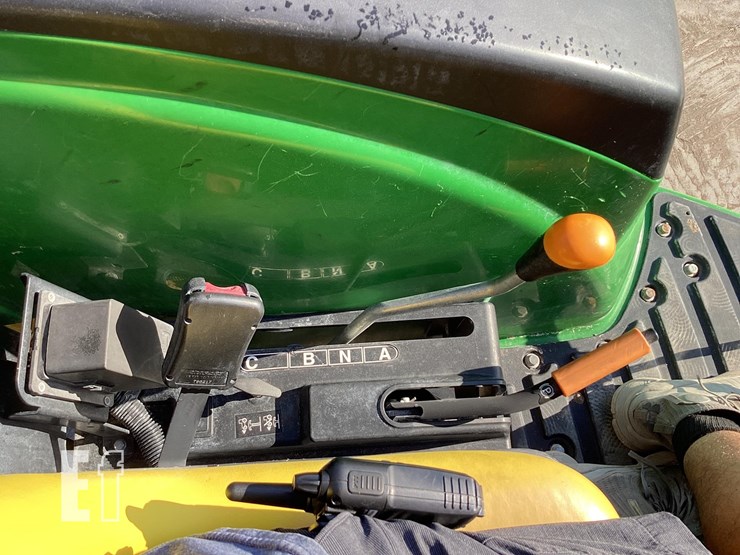 2020-john-deere-4044m-image-14