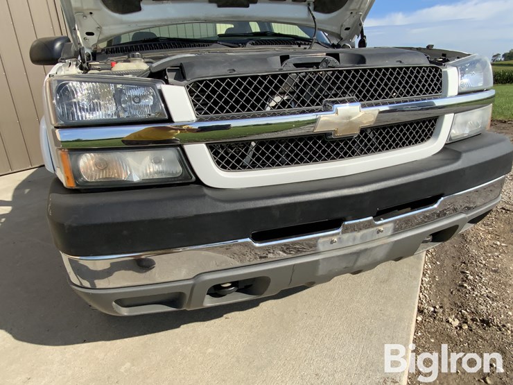 2004-chevrolet-silverado-image-9