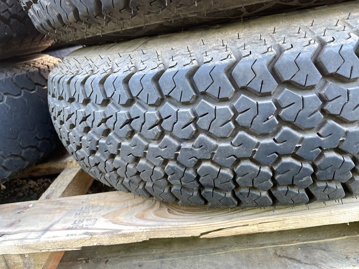 #5704-•-(2)-st205/75d15-tires-on-5-bolt-rims-image-9