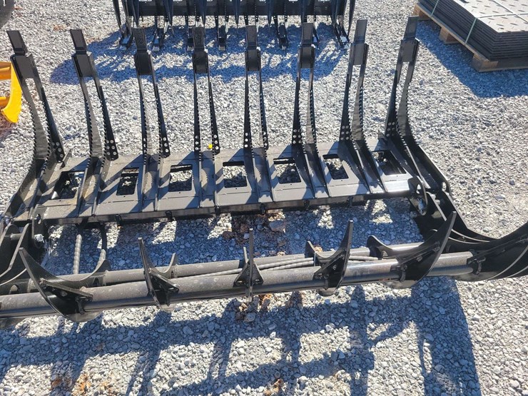 skid-steer-grapple.-72"-wide.-image-5