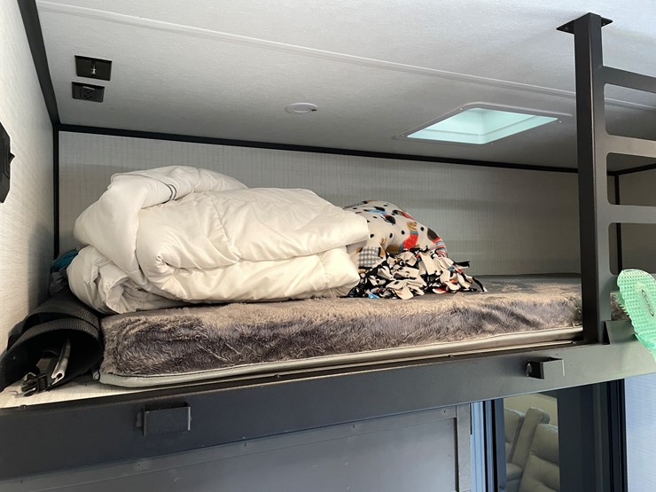 #4502-•-2025-forest-river-xlr-nitro-lux-toy-hauler-(wi-title)-image-45