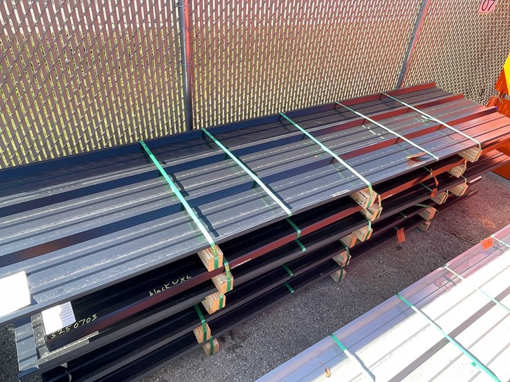 #14109-•-28-gauge-painted-r-panel-profile-steel-siding-(o6)-image-1