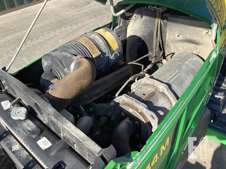 2020-john-deere-4044m-image-10