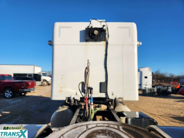 2020-peterbilt-579-image-10