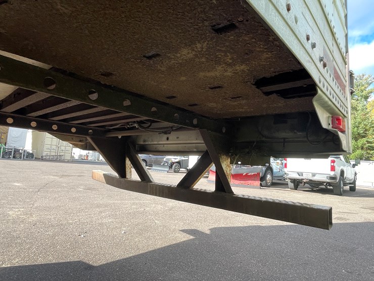 1996-utility-53'-image-35