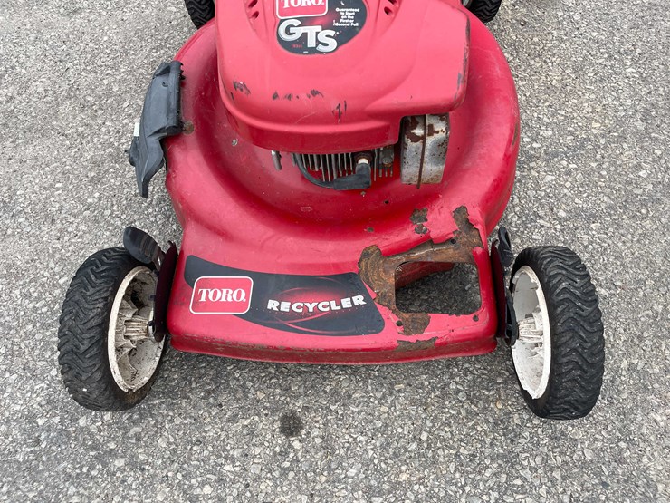 #14030-•-(2)-toro-recycler-lawn-mowers-(o4)-image-33