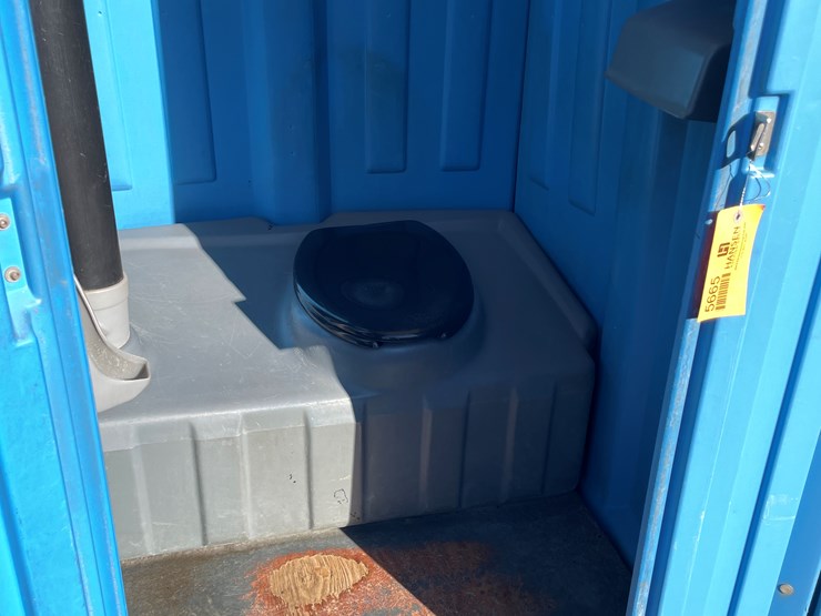 #5665-•-satellite-ind.-inc.-porta-potty-image-2