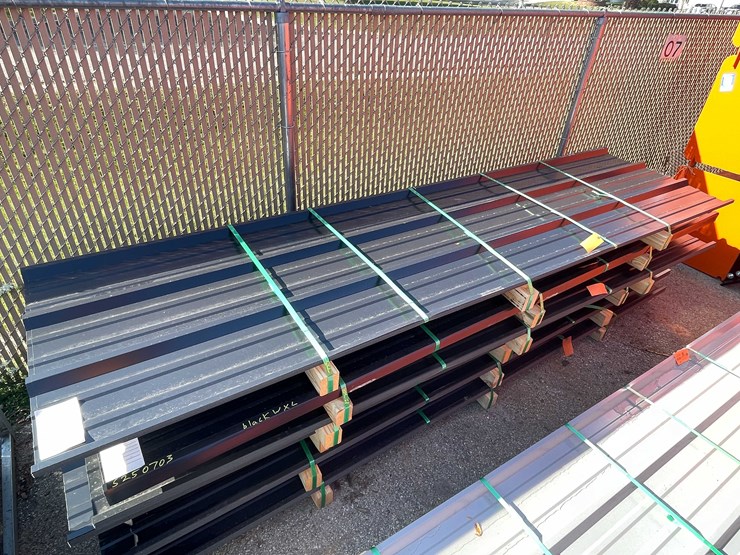 #14107-•-28-gauge-painted-r-panel-profile-steel-siding-(o6)-image-1