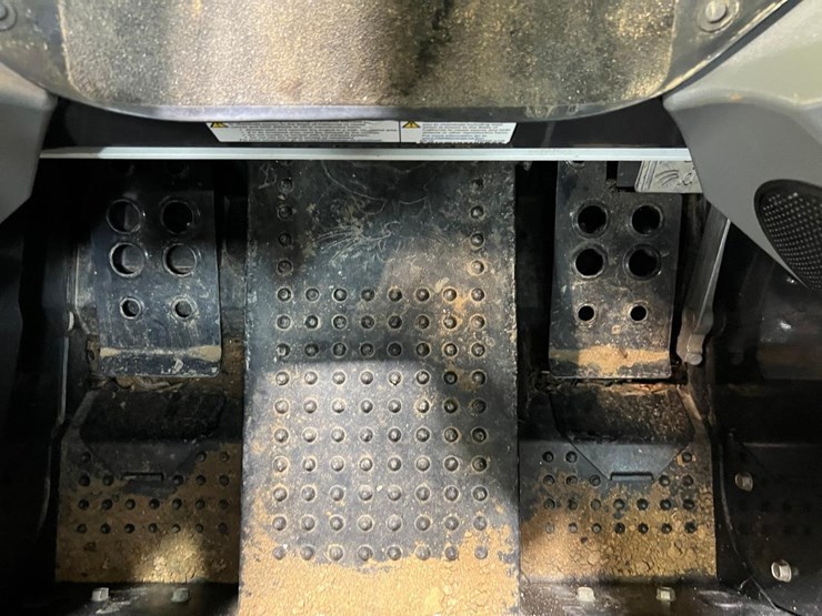 2021-bobcat-s590-image-27