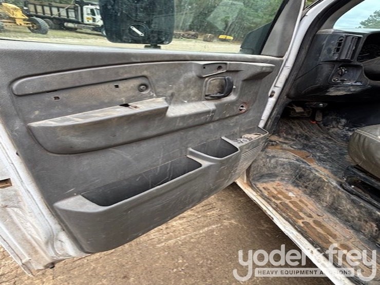 2006-chevrolet-3500-image-12