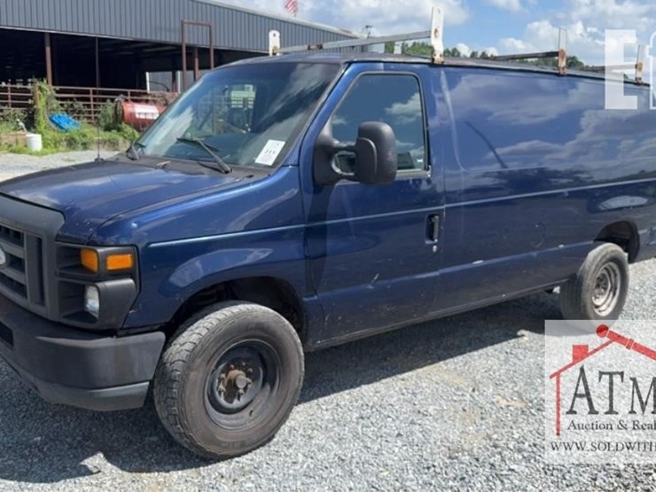 2011-ford-e350-image-1