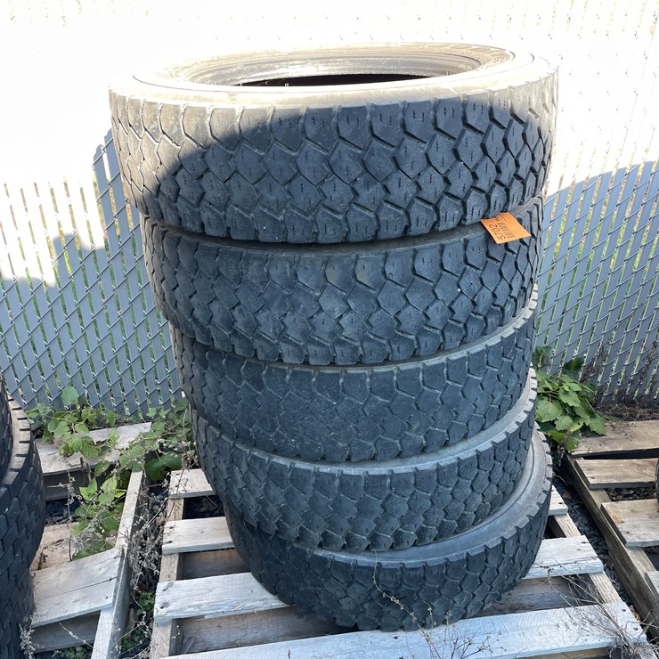 #5702 • (5) Goodyear G622 RSD19.5 Tires