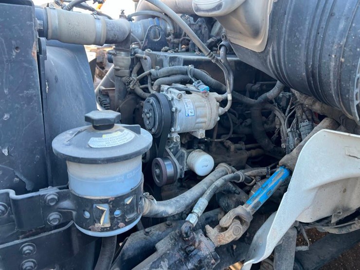 2004-international-8600-image-8