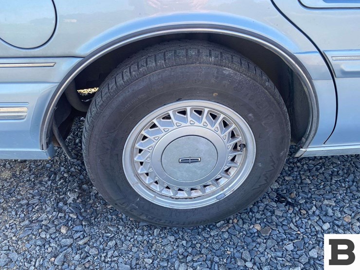 1991-lincoln-continental-sedan-image-16