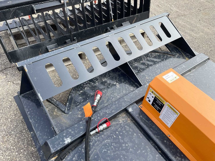 #14005-•-unused-72"-wolverine-skid-steer-brush-mower-(o11)-image-2