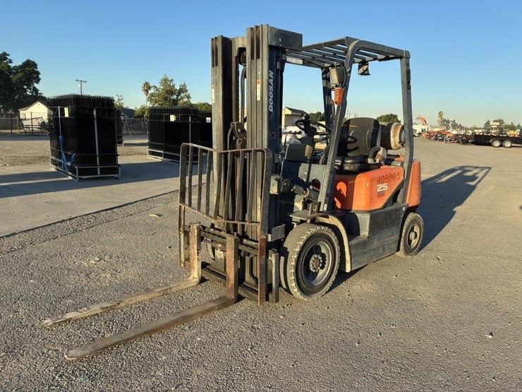 2015-doosan-g25g-image-1