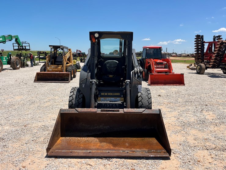 2014-new-holland-l225-image-4