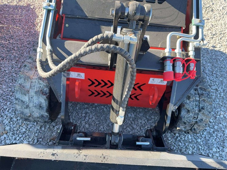 future-ft380r-skid-steer-loader---23hp,-660lbs-operating-load,-0.15m³-bucket-image-8