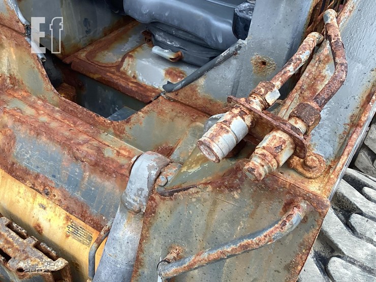 2019-deere-318g-image-11