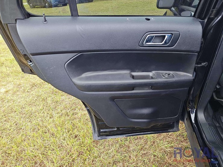 2018-ford-explorer-image-37