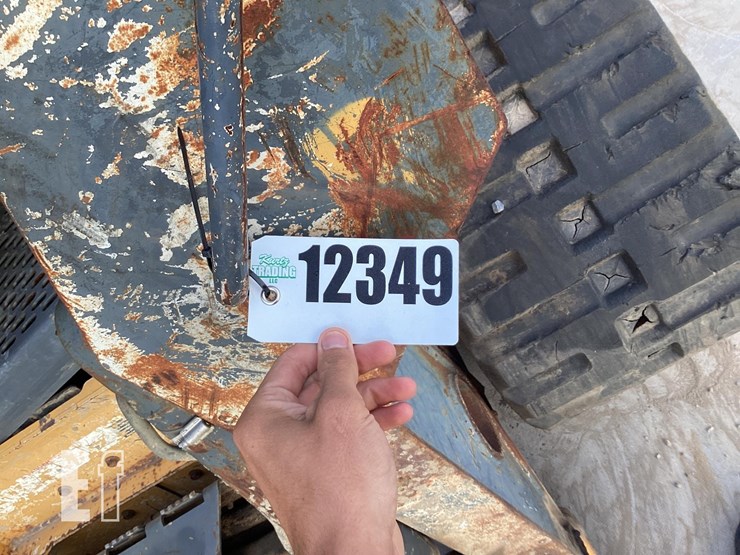 2010-deere-333d-image-18