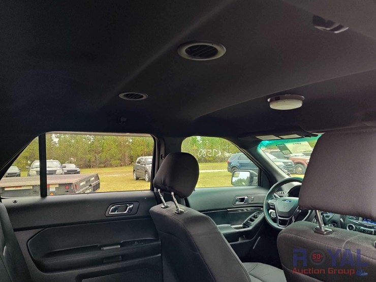 2016-ford-explorer-image-39