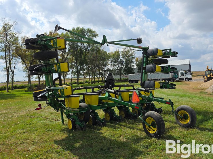 john-deere-7300-image-7