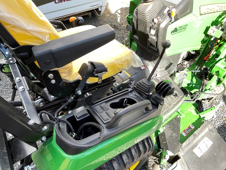 2024-john-deere-1025r-image-28