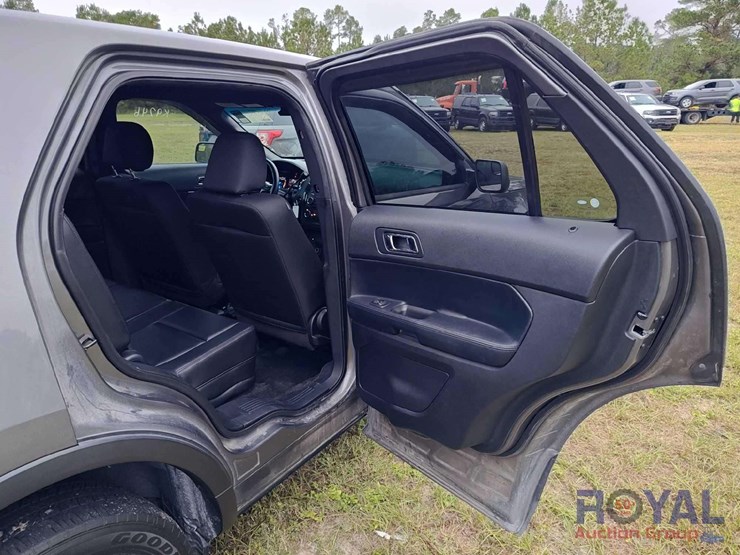 2016-ford-explorer-image-25