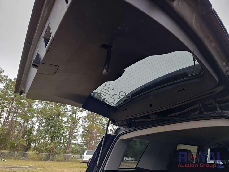 2019-chevrolet-tahoe-image-30