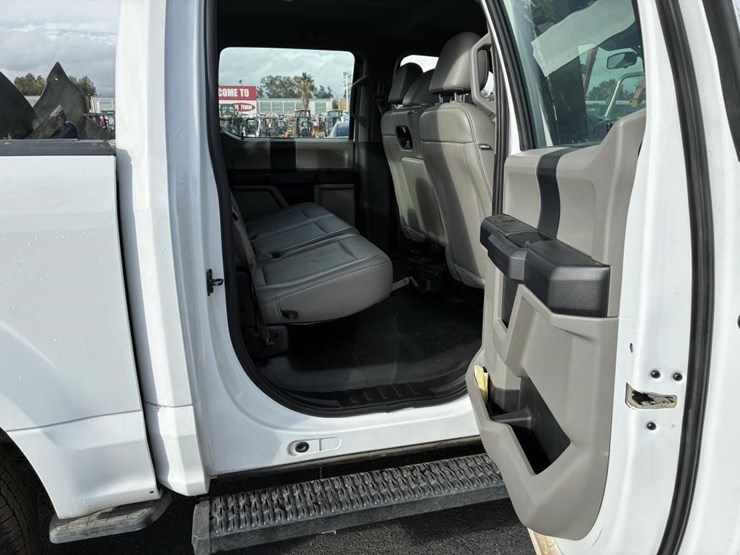 2020-ford-f150-image-10