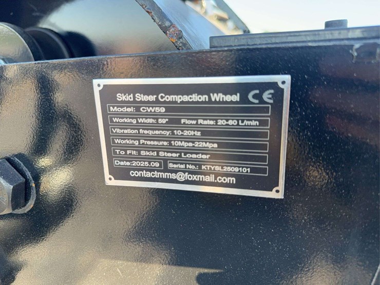 skid-steer-compact-wheel-image-5