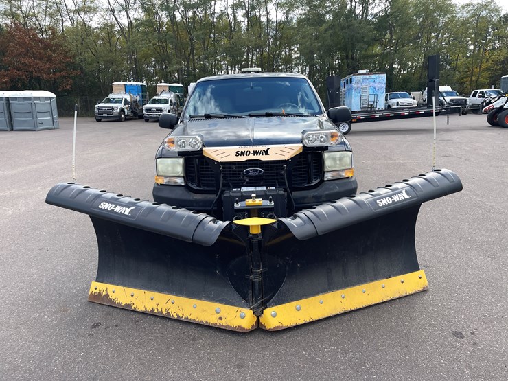 2003-ford-excursion-image-2