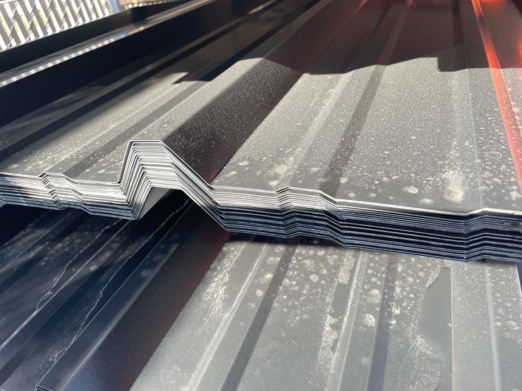 #14105-•-28-gauge-painted-r-panel-profile-steel-siding-(o6)-image-3