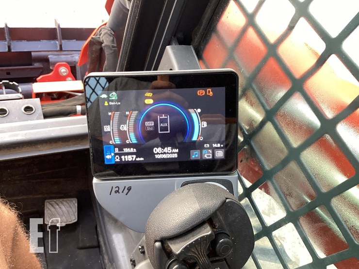 2024-kubota-svl75-3-image-17