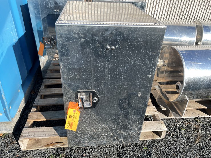 #5689-•-chandler-truck-mount-toolbox-image-1