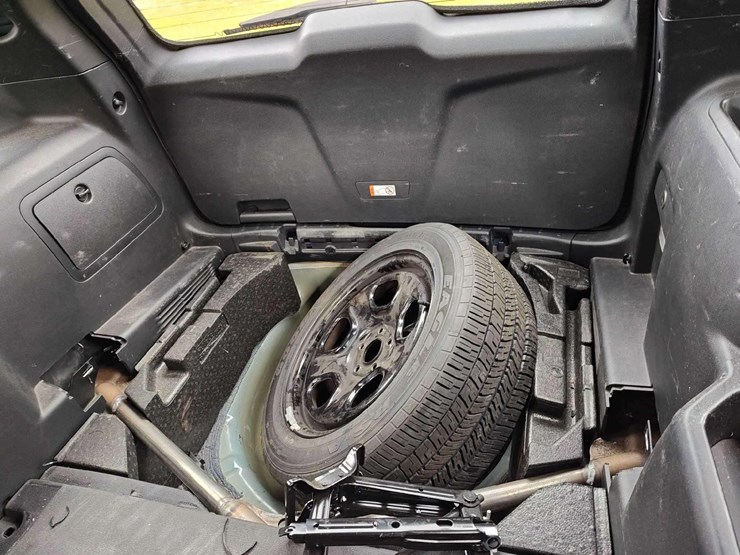 2016-ford-explorer-image-37