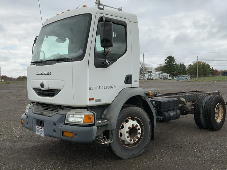 #2001-•-2011-mack-midlum-truck-chassis-image-1